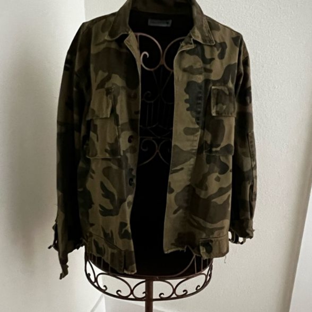 Woman’s cute hi-lo Camouflage JacketSmall/Medium- worn a couple of times